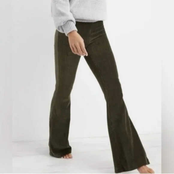 NEW Aerie Olive Green Groove On Velour Rib Flared High Rise Pants Women's Large - Picture 1 of 6